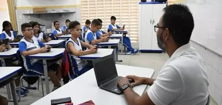 Prefeitura de Natal publica edital para concurso de professor com 710 vagas