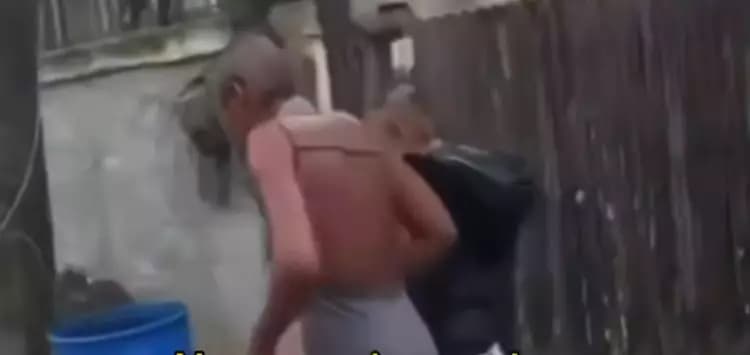(Vídeo)Com cabeças raspadas por criminosos, mulheres são obrigadas a repetir em voz alta: “Nunca mais vou dar golpe na favela”
