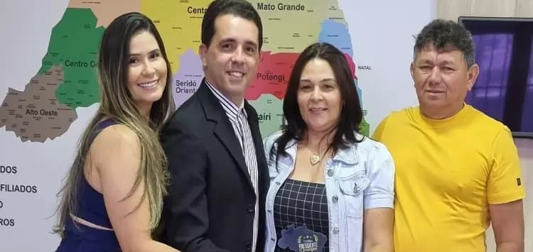 Presidente da Câmara Municipal de Jundiá, recebe Troféu Destaque pelos 8 anos de sua gestão