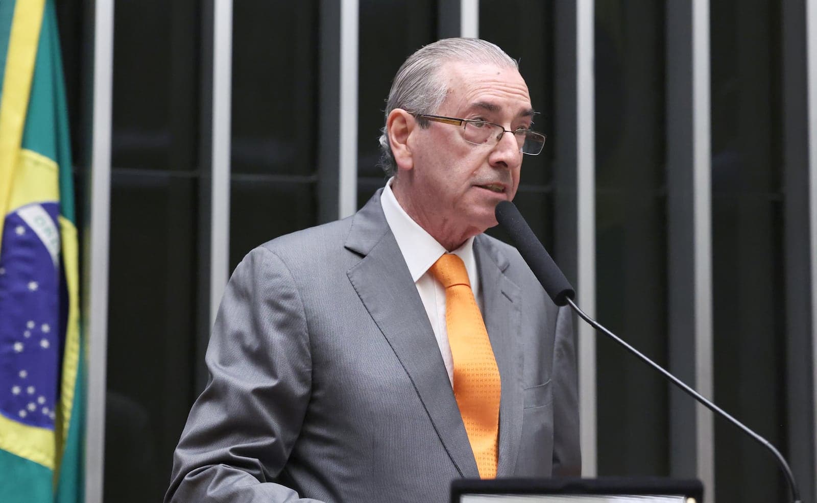 Dino manda bloquear até R$ 6 mi de Eduardo Cunha por direcionar emendas mesmo sem mandato