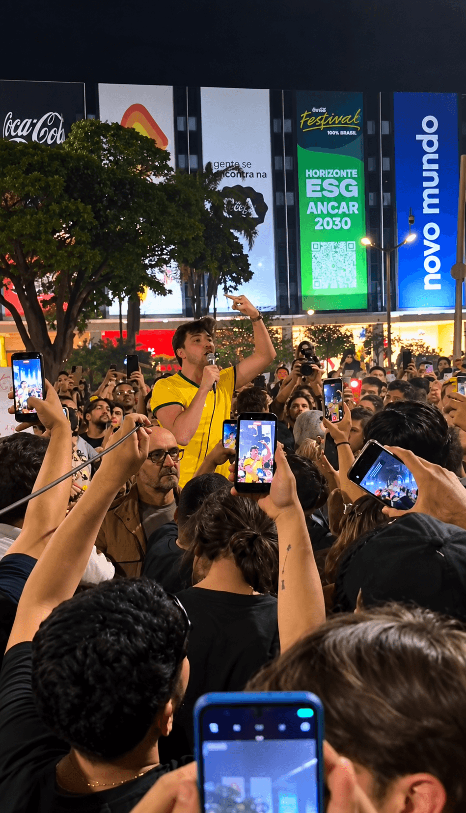 [VÍDEO]Em discurso inflamado, Renan Santos denuncia suposta armação eleitoral que o tirou do debate e detona a Globo