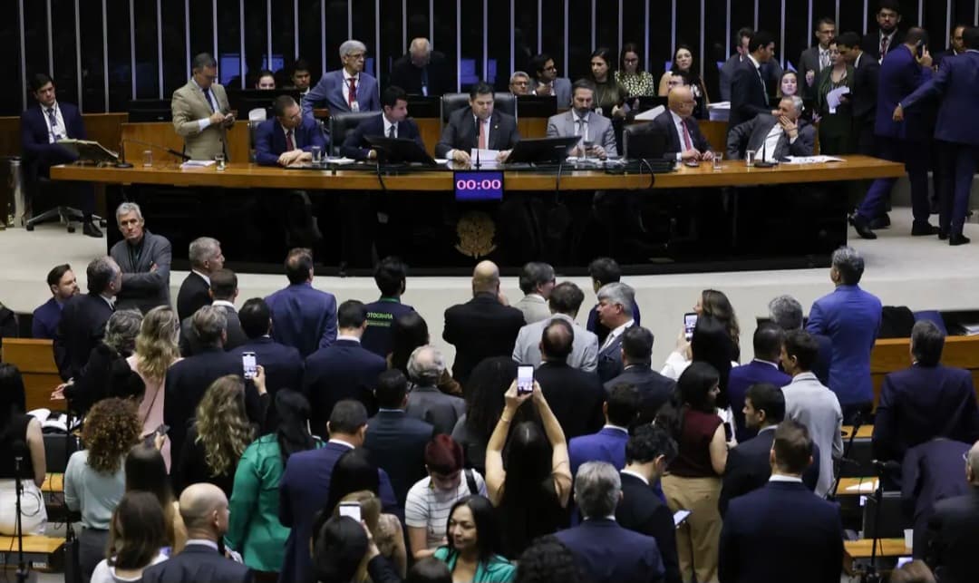 Alcolumbre marca votação da PEC pelo fim da 6x1 para quarta-feira
