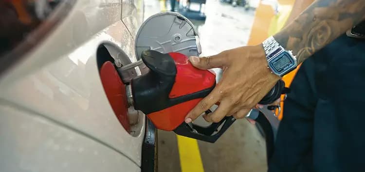 Refinaria Clara Camarão reduz preço da gasolina em R$ 0,18 e diesel em R$ 0,25