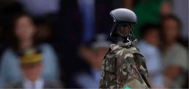 (Vídeo)Robô humanoide do exército participa do desfile de 7 de setembro em Brasília