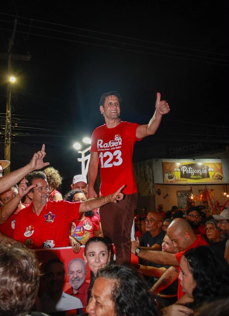 Rafael desce o Alto de São Manoel em grande mobilização em Mossoró